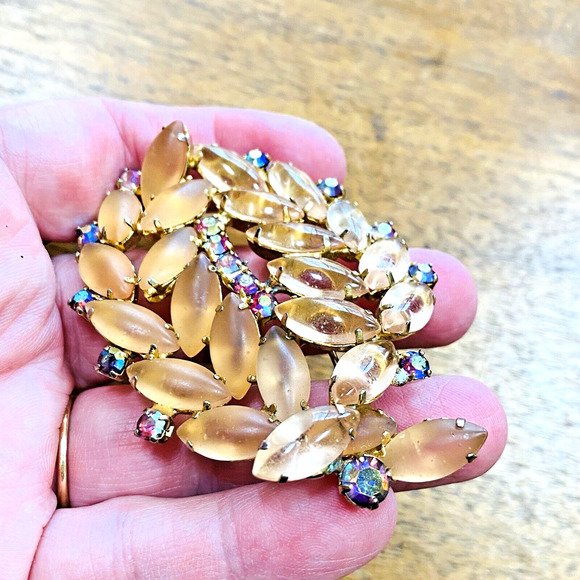 Vintage Mid Century Brooch Goldtone Blush Pink Moonglow AB Rhinestones Statement - Picture 9 of 9
